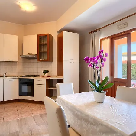 Casa vacanze Faszinierendes Mit Privatpool, Volleyballfeld, Fussballplatz, Trampolin Beim Bekannten Radweg Parenzana *