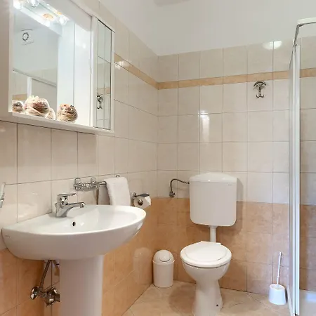 Casa vacanze Faszinierendes Mit Privatpool, Volleyballfeld, Fussballplatz, Trampolin Beim Bekannten Radweg Parenzana Vižinada