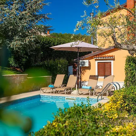 Casa vacanze Faszinierendes Mit Privatpool, Volleyballfeld, Fussballplatz, Trampolin Beim Bekannten Radweg Parenzana
