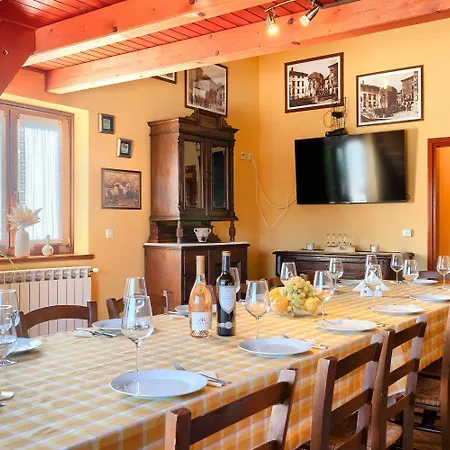 Casa vacanze Faszinierendes Mit Privatpool, Volleyballfeld, Fussballplatz, Trampolin Beim Bekannten Radweg Parenzana